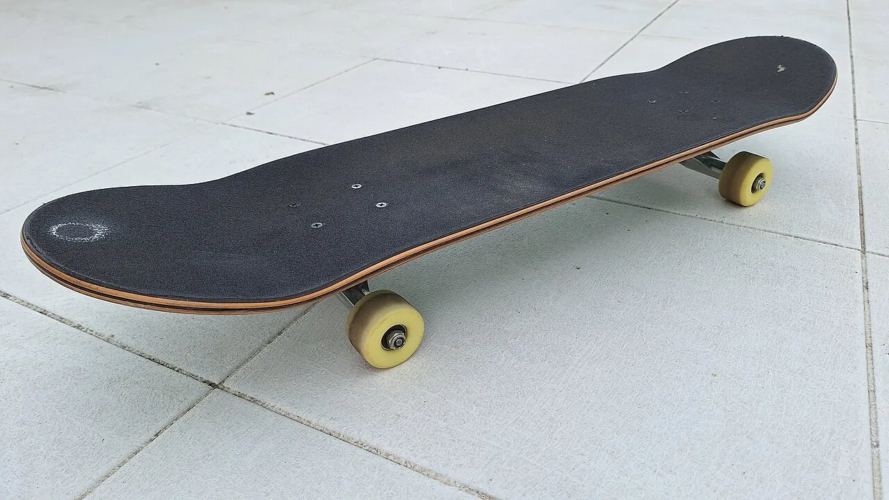 Comment choisir sa premiere planche de skate en 2026 : taille, marque, budget