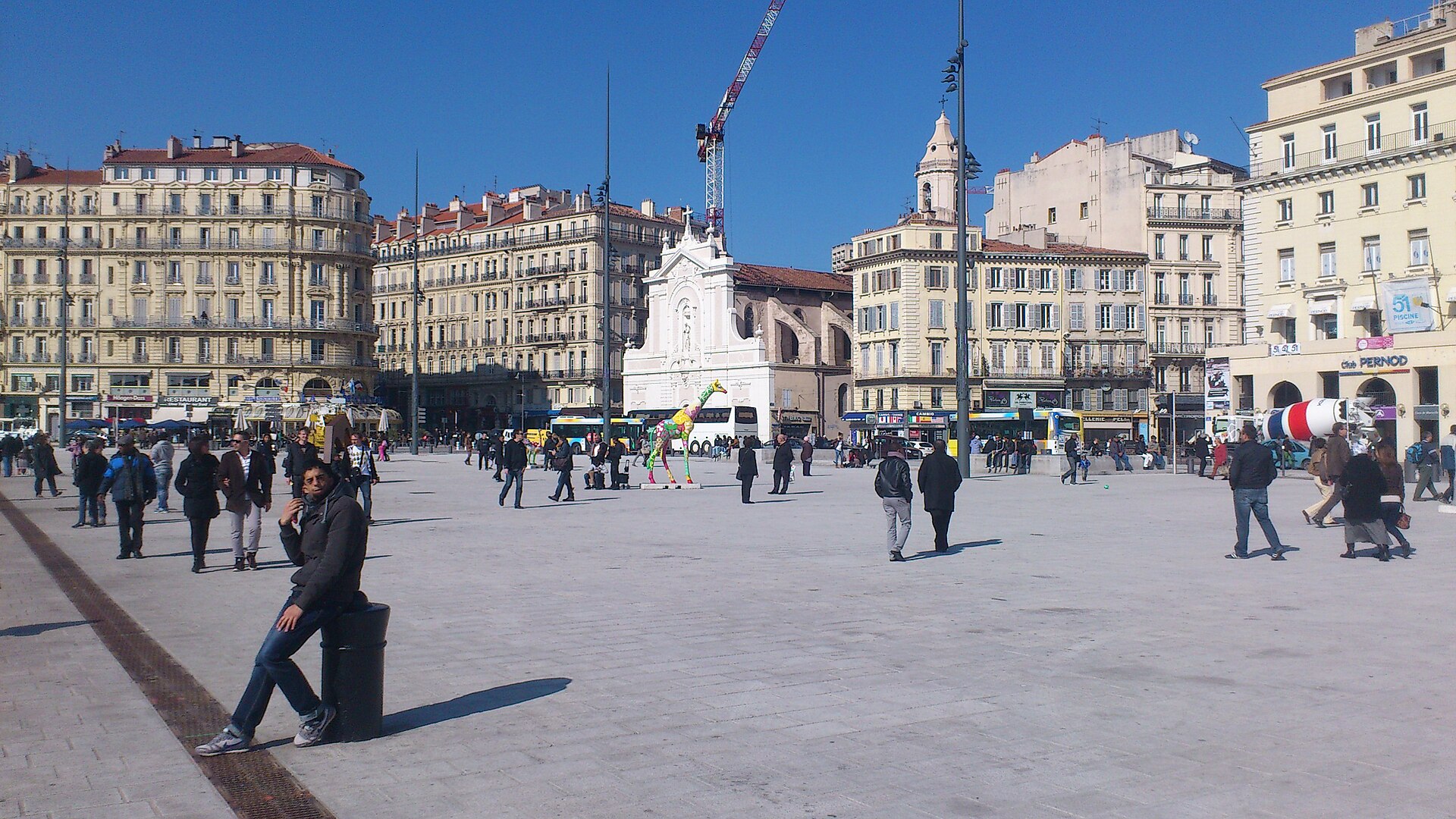 Quai bas du Vieux-Port de Marseille — esplanade rénovée, spot de skate