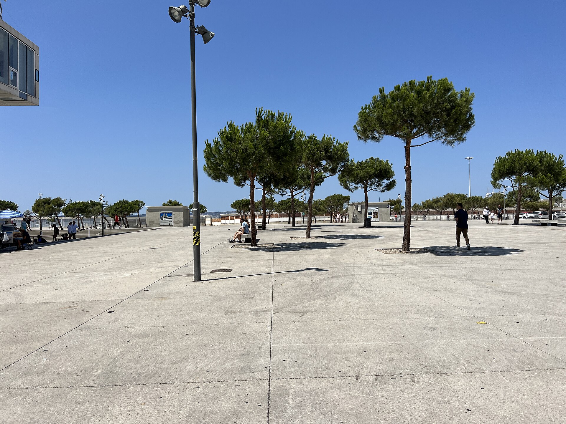 Esplanade J4 / Promenade Robert Laffont, MuCEM Marseille — spot de skate