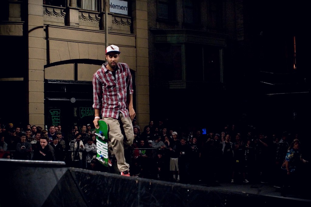 Eric Koston, deck Girl en main, au Vans Downtown Showdown 2008