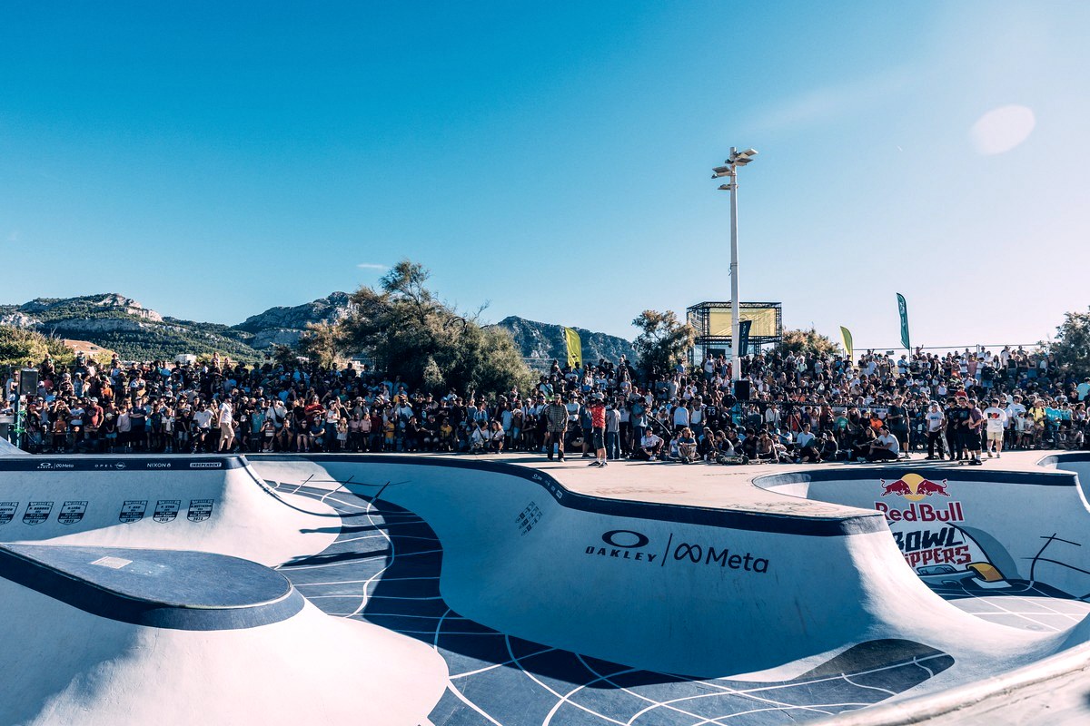 Tribunes pleines autour du bowl du Prado pendant le Red Bull Bowl Rippers 2026 à Marseille