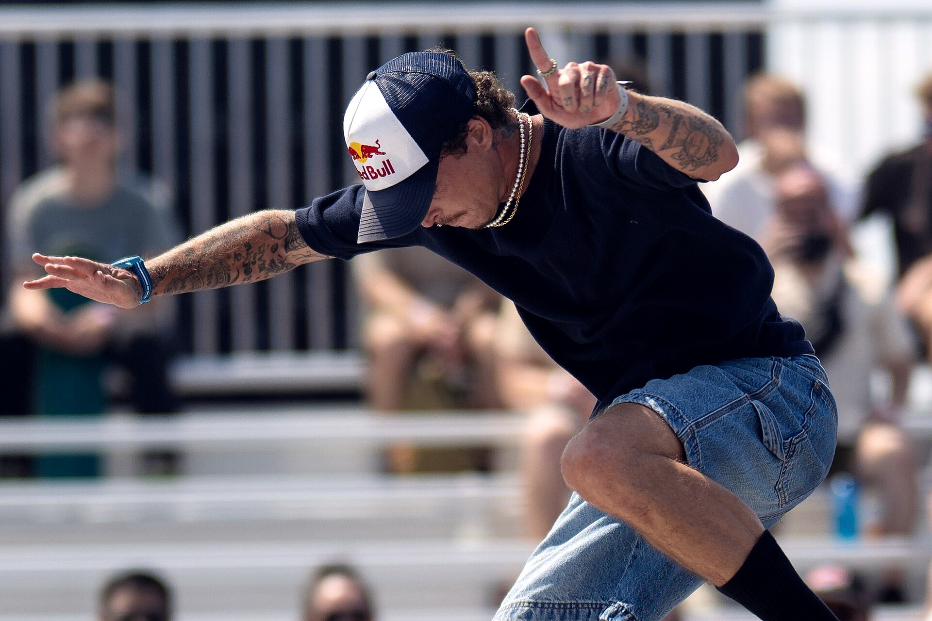Skateur en run lors d’un stop du circuit Street League Skateboarding