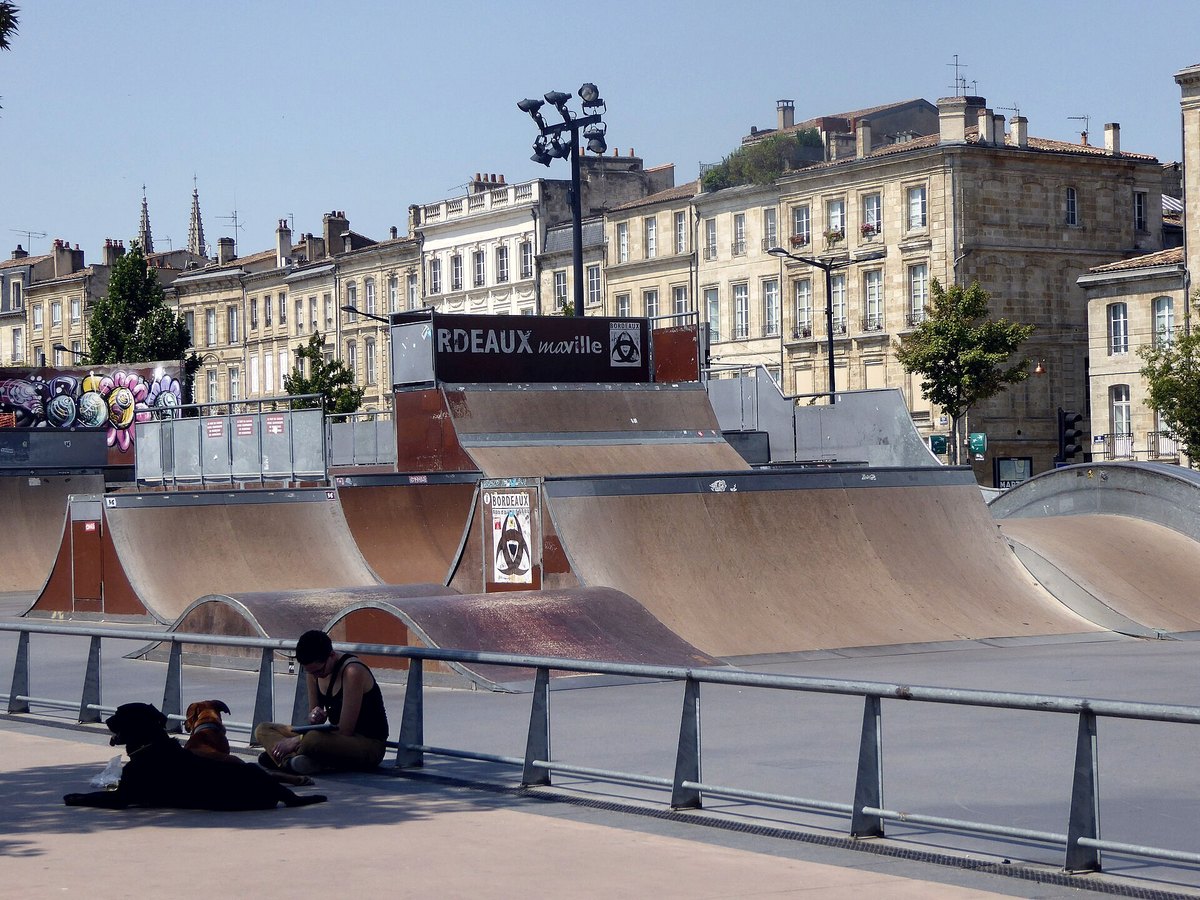 Le skate park des Chartrons sur les quais de Bordeaux, où Lucie Schoonheere s’entraîne depuis son arrivée en 2022