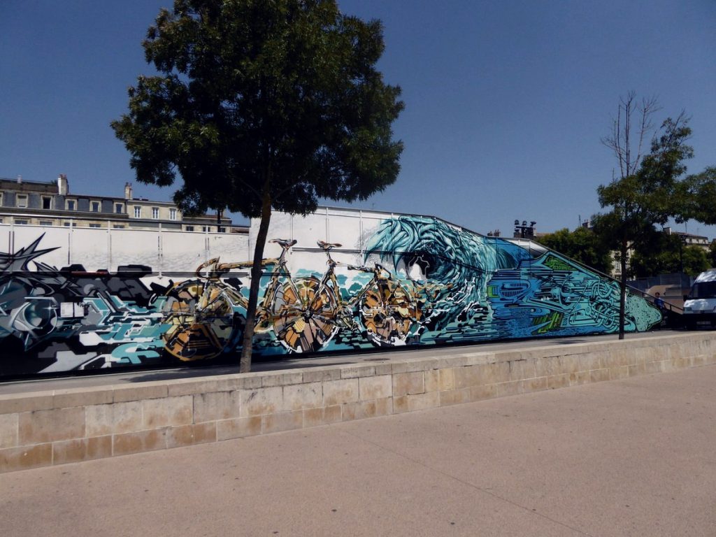 Le béton du skatepark des Chartrons à Bordeaux, sur les quais rive gauche