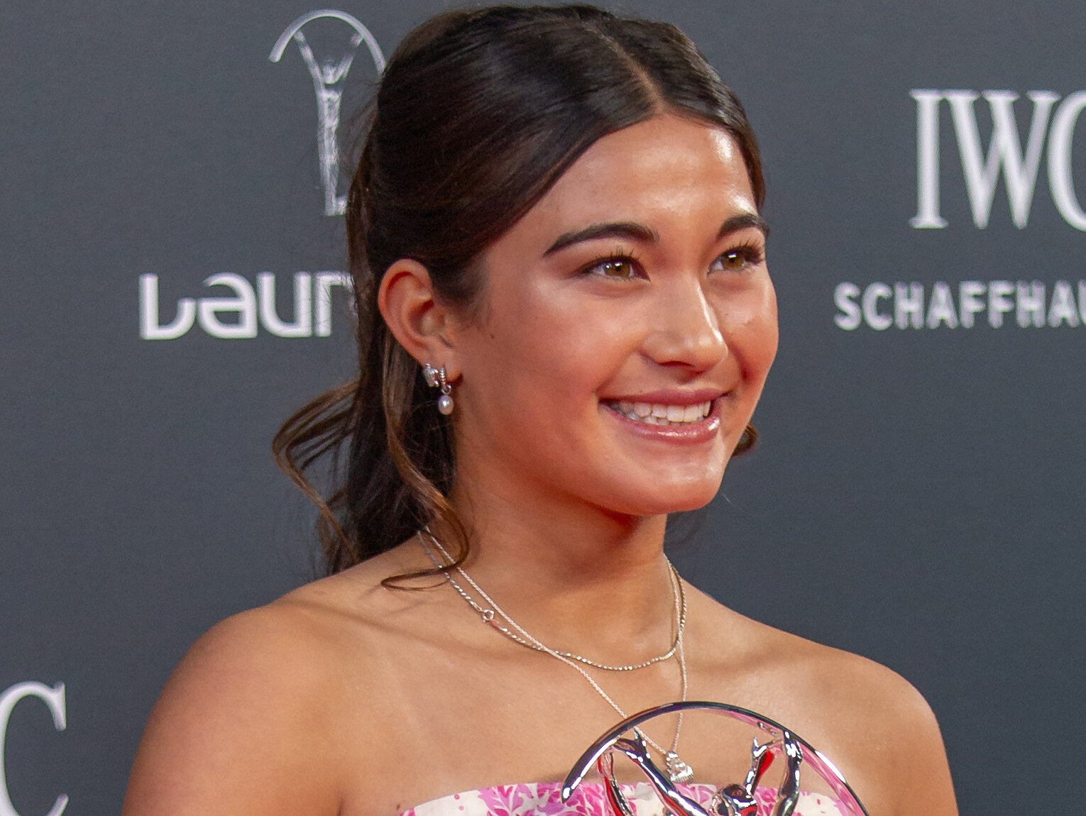 Arisa Trew, 10 médailles d'or aux X Games, avec son trophée Laureus