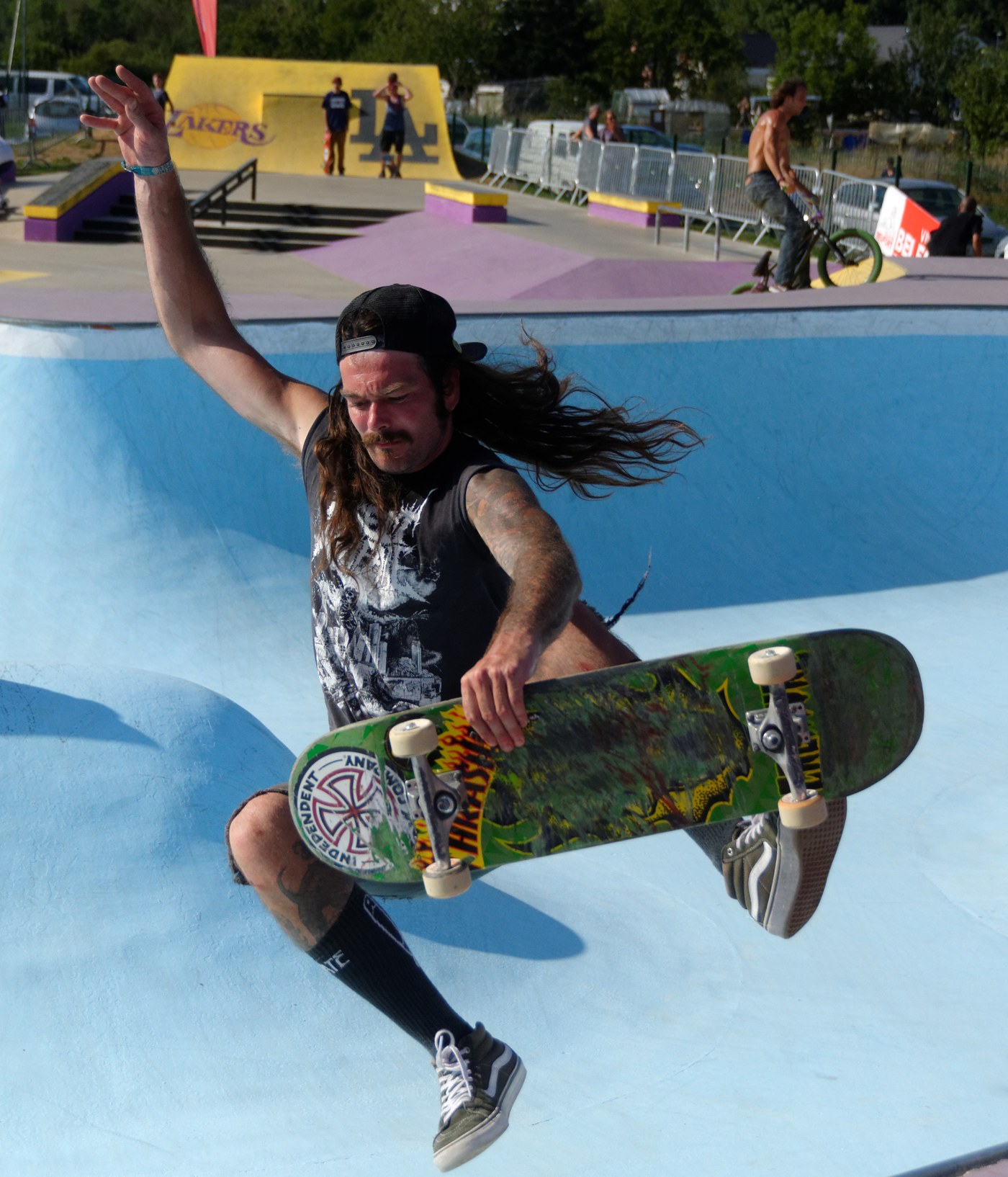 Boneless bas sur le bord d'un bowl : commencer sur un curb avant de monter plus haut