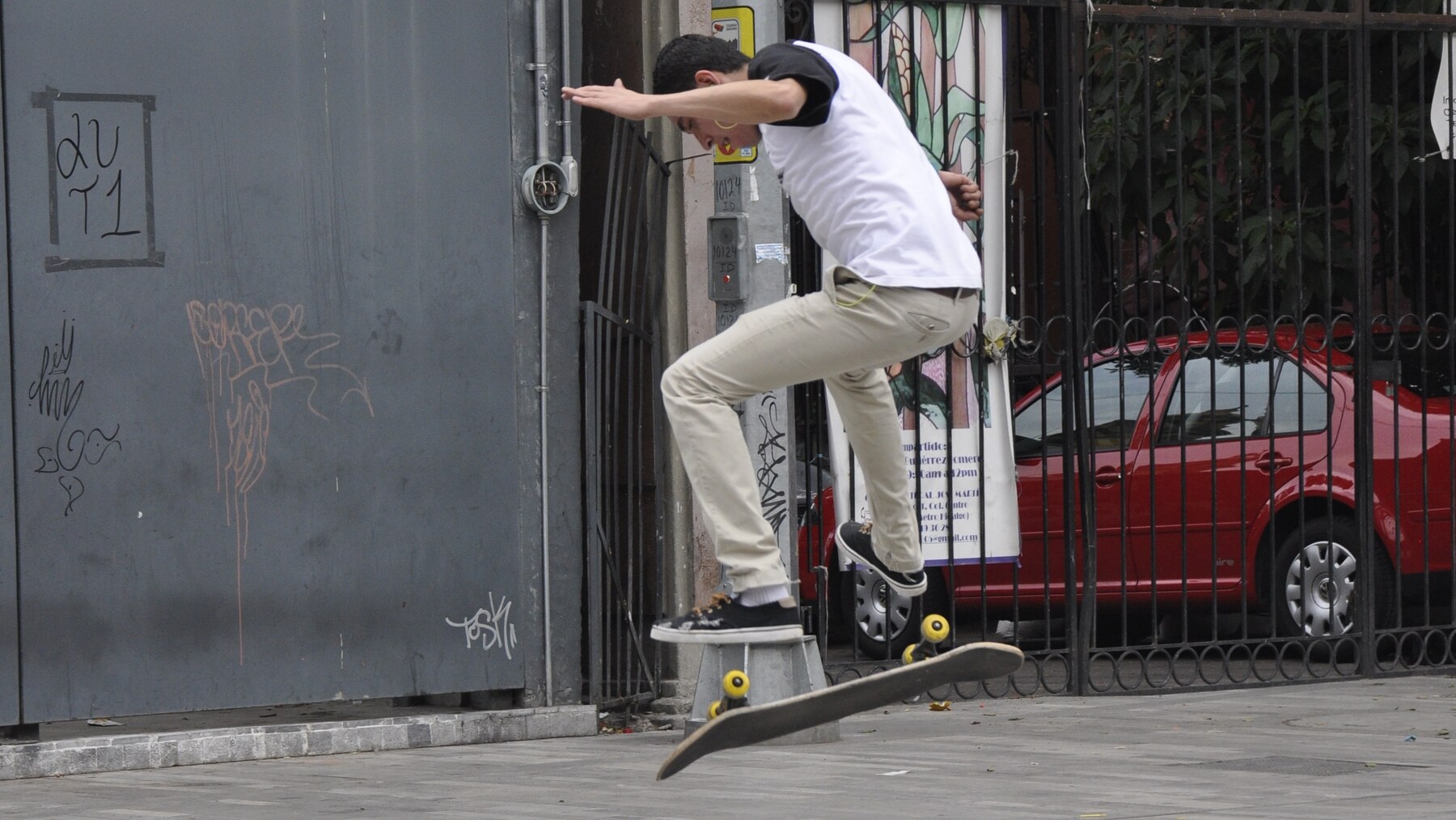 Fakie bigspin : la planche tourne à 360°, toi à 180° — qui part en premier ?