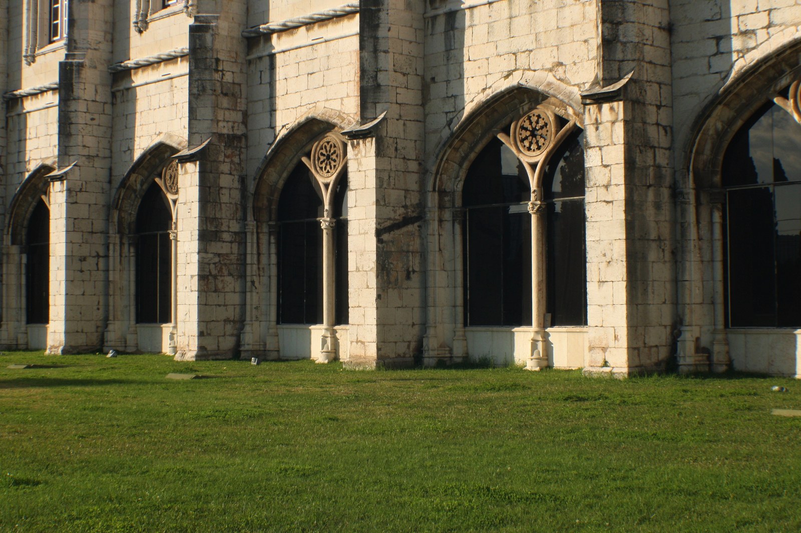 Façade du Mosteiro dos Jerónimos à Lisbonne taillée dans le lioz, le calcaire que les skateurs appellent du marbre