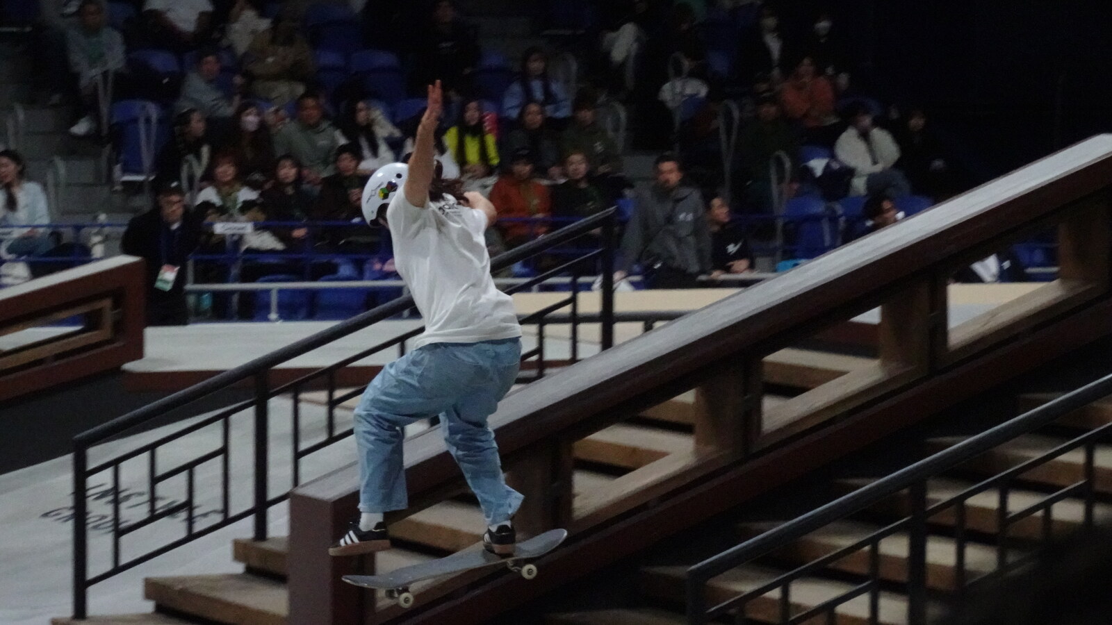 Rideuse en slide sur un rail lors du championnat du monde de street à Tokyo