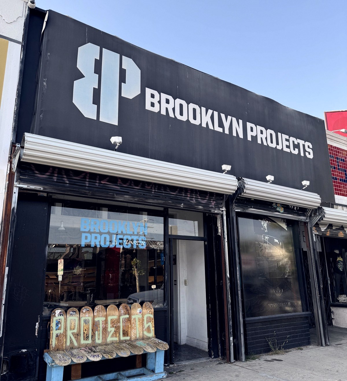 Devanture du skate shop Brooklyn Projects à Los Angeles, où acheter sa première planche