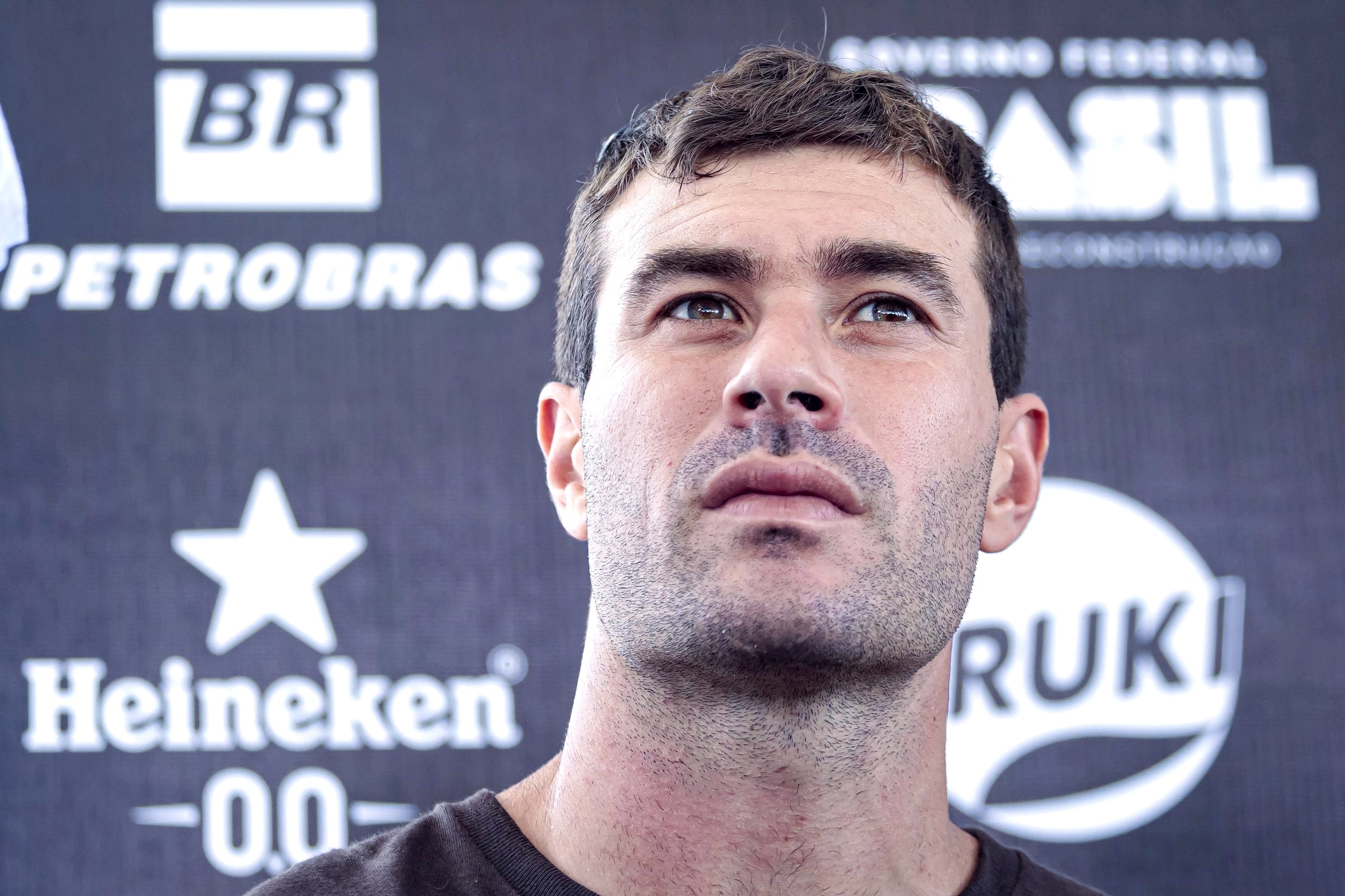 Pedro Barros à 30 ans, portrait en conférence de presse du STU Pro à Porto Alegre
