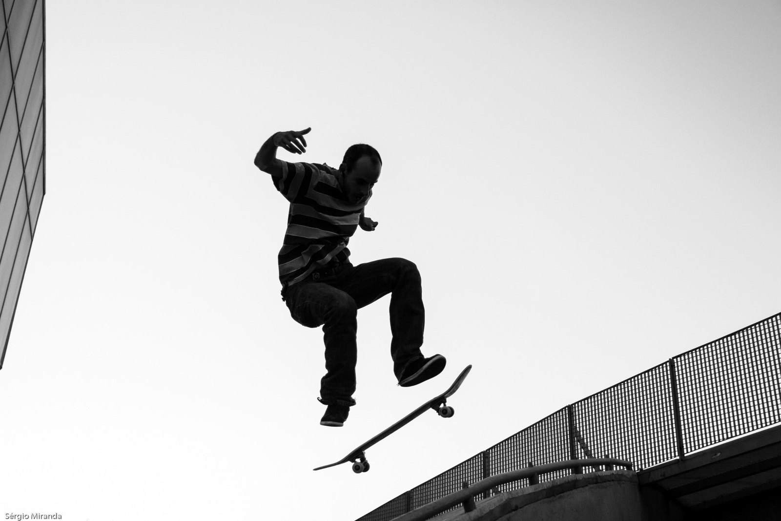 Skateur en l’air vu d’en bas, planche décollée : l’écart de niveau au Portugal Rookie Fest 2026 s’est joué sur ce genre de figure