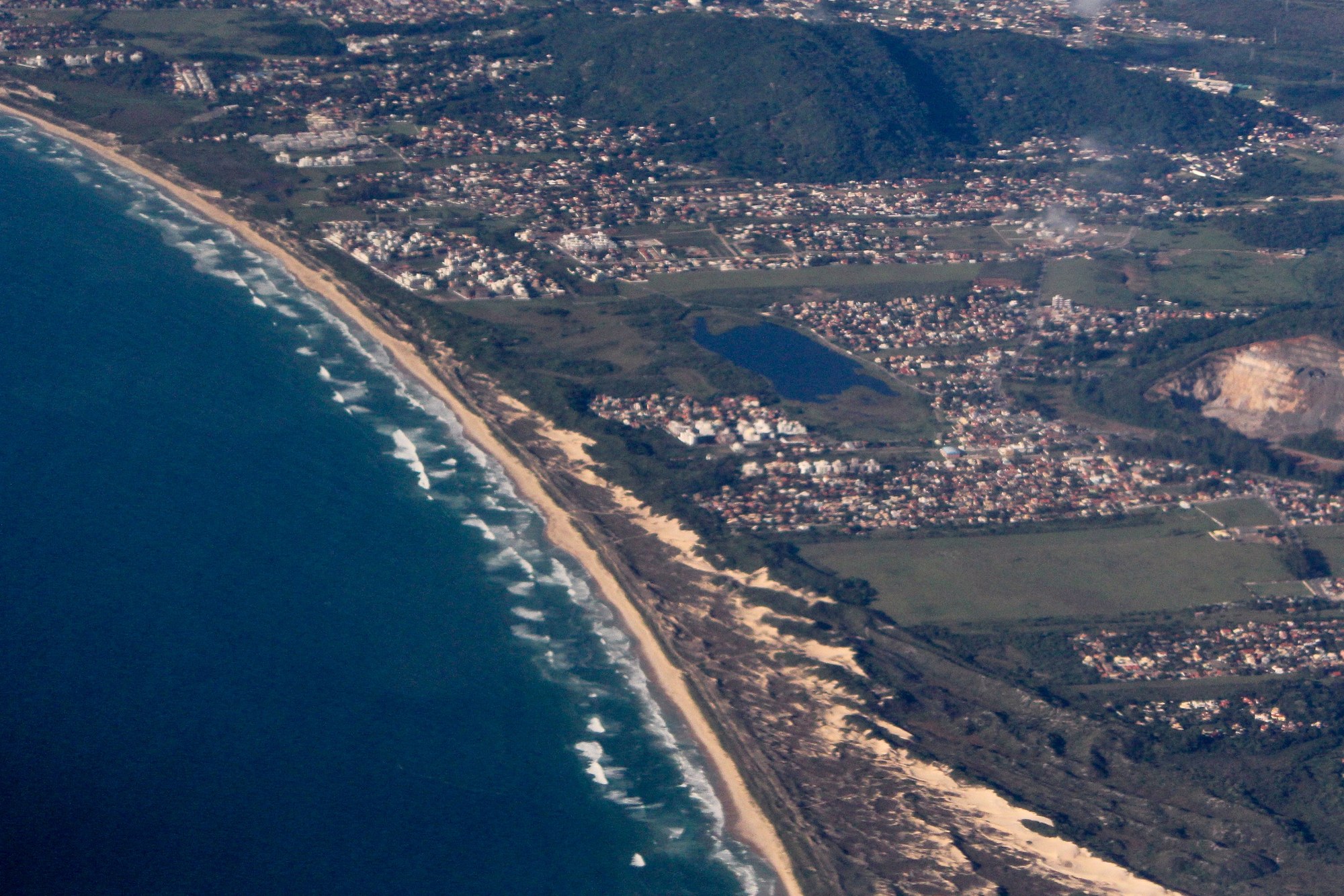 Vue aérienne de Rio Tavares, le quartier de Florianópolis où le père de Pedro Barros a construit le bowl du jardin