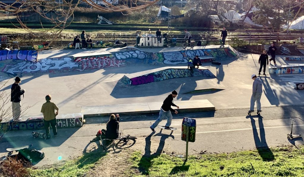 Berlin laisse tout passer aux skateurs — sauf une ligne à 5 000 €