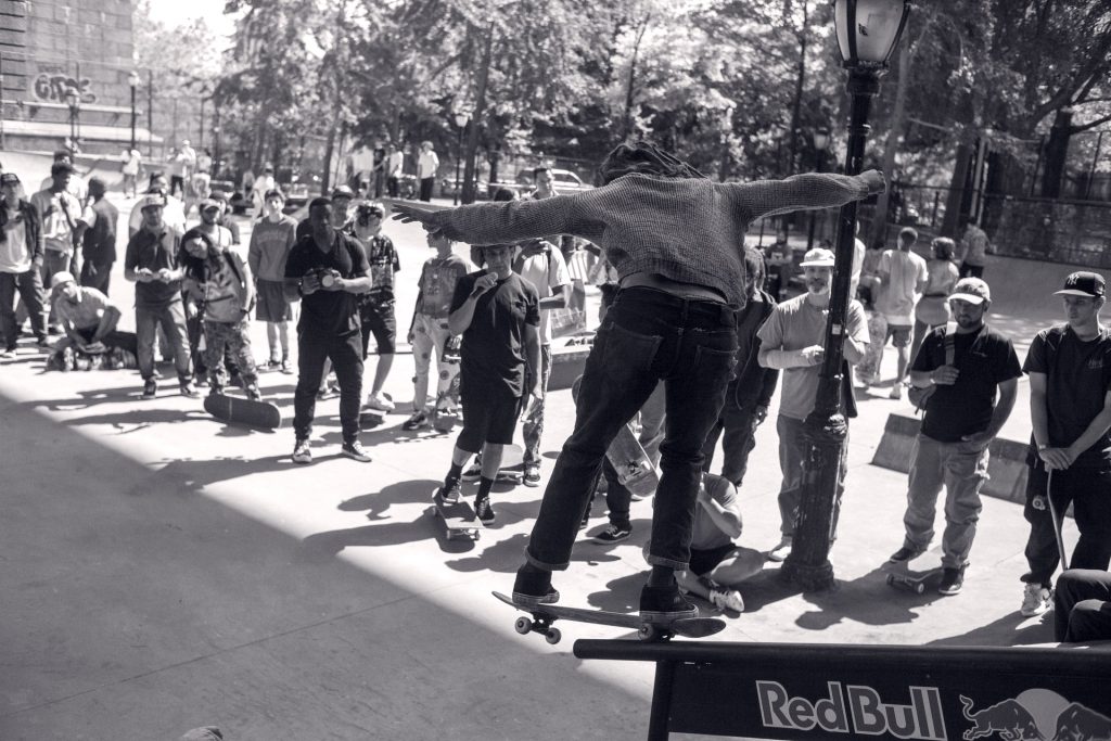 50-50 sur un curb : le premier grind, en 4 étapes