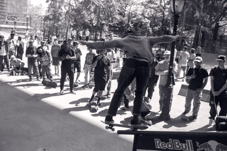 50-50 sur un curb : le premier grind, en 4 étapes
