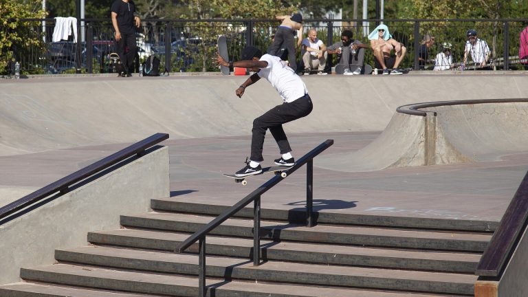 Boardslide : pourquoi ta planche décroche toujours au milieu de la barre ?