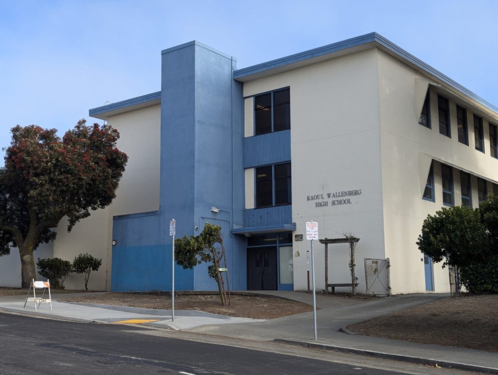 Lycée Raoul Wallenberg à San Francisco, premier spot cité par Thrasher pour la part G-Ma de Chris Joslin