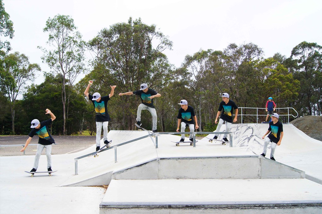 Séquence d'un front feeble sur un rail : approche, pop, lock du truck arrière, grind et sortie