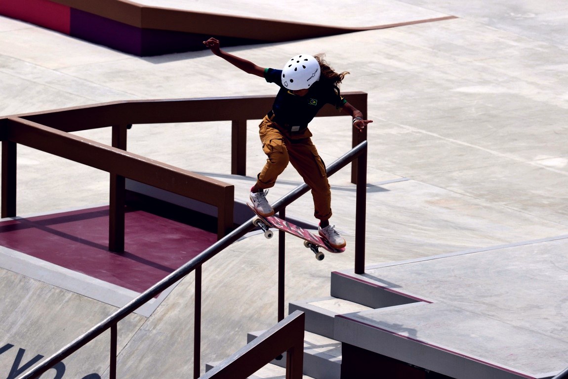 Rayssa Leal, 13 ans, sur le rail de la finale street femmes de Tokyo où Alexis Sablone finit quatrième