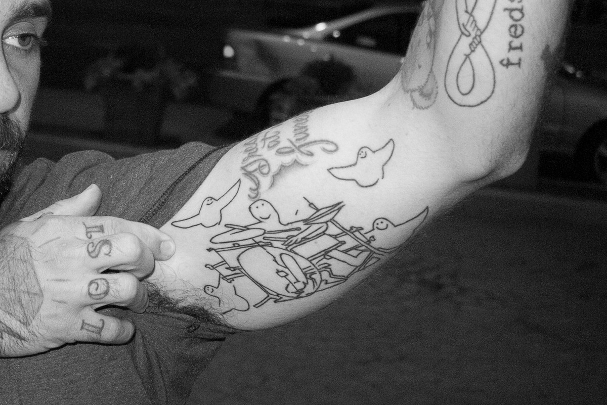 Dessins de Mark Gonzales tatoués sur un bras en Utah, la fidélité qui explique ses 42 ans de sponsors