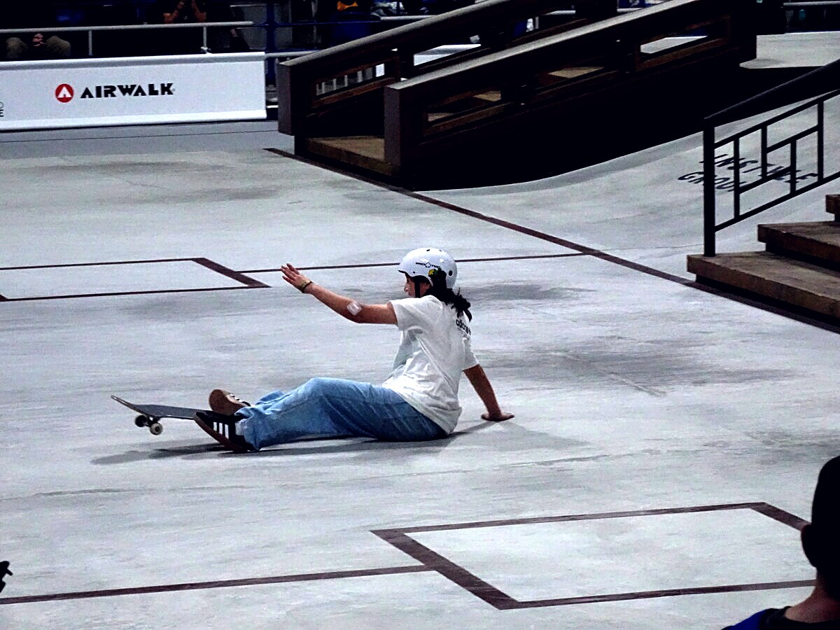 Talent ou argent ? La réponse est dans les heures : Momiji Nishiya chute sur la plaza des Mondiaux de Tokyo 2023, la part qu’un clip ne montre pas