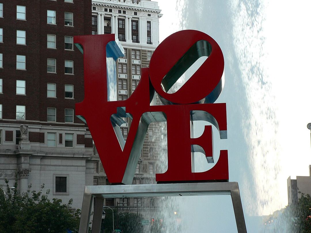 La sculpture LOVE de Robert Indiana devant la fontaine, en 2006