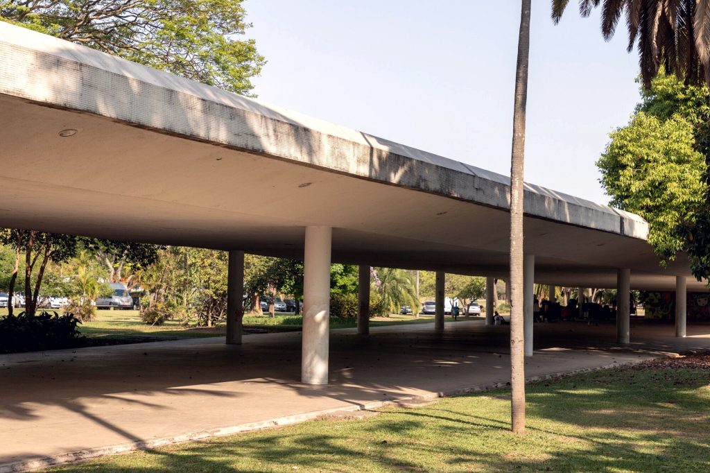 La Marquise du parc Ibirapuera vue de l'extérieur en octobre 2019, peu avant ses six ans de fermeture