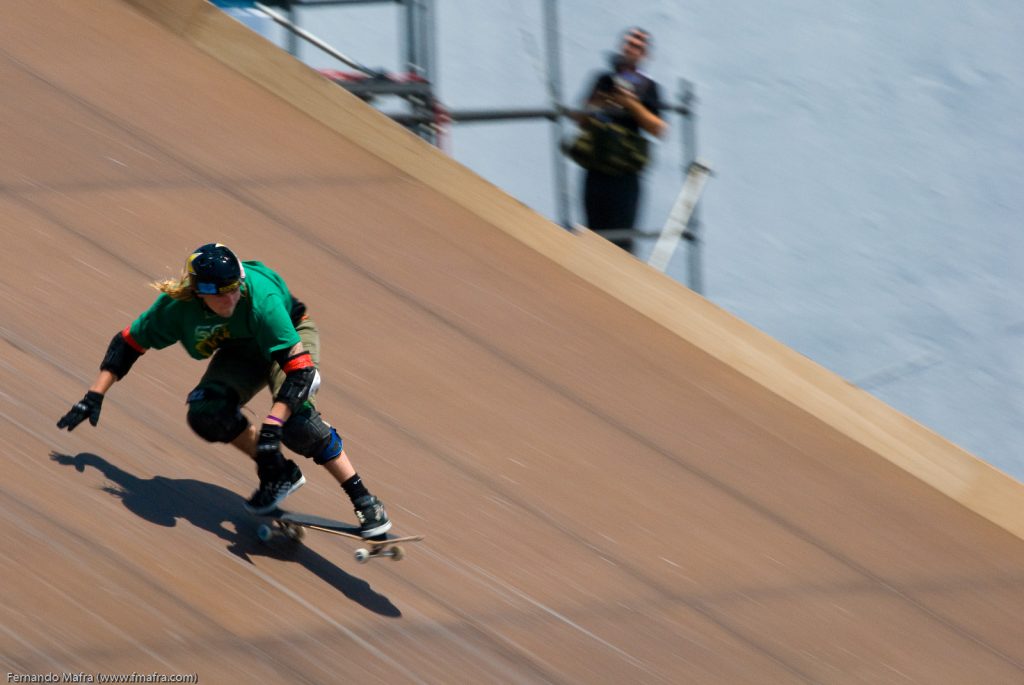 Descente du roll-in de la Mega Rampa de São Paulo en 2008, casque et protections, un photographe sur l'échafaudage