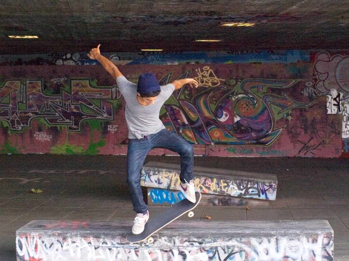 Un skateur à South Bank, Londres