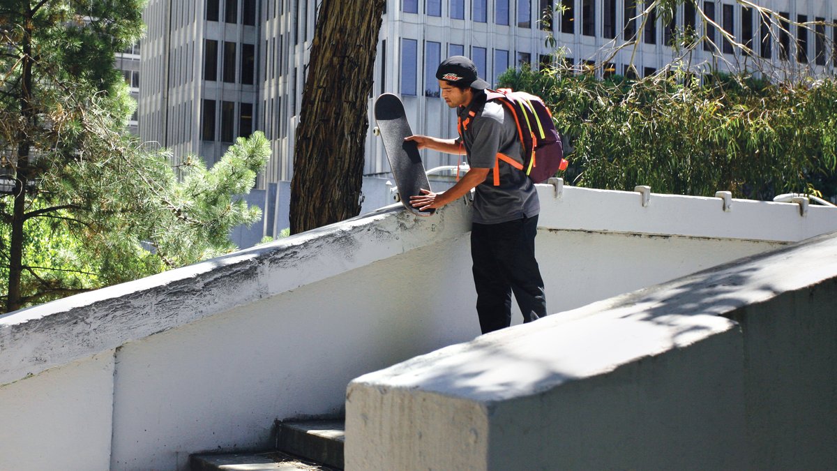 Paul Rodriguez jauge le spot Hubba Hideout à San Francisco en 2010, tête d'affiche Nike SB
