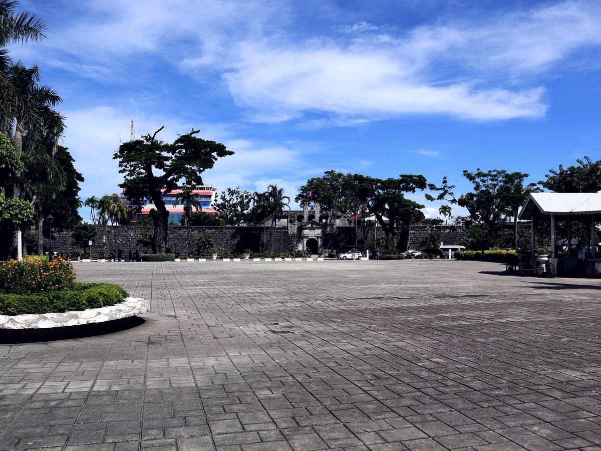 Plaza Independencia et Fort San Pedro à Cebu City, là où le skatepark promis après l’or de Margielyn Didal n’a jamais été fini