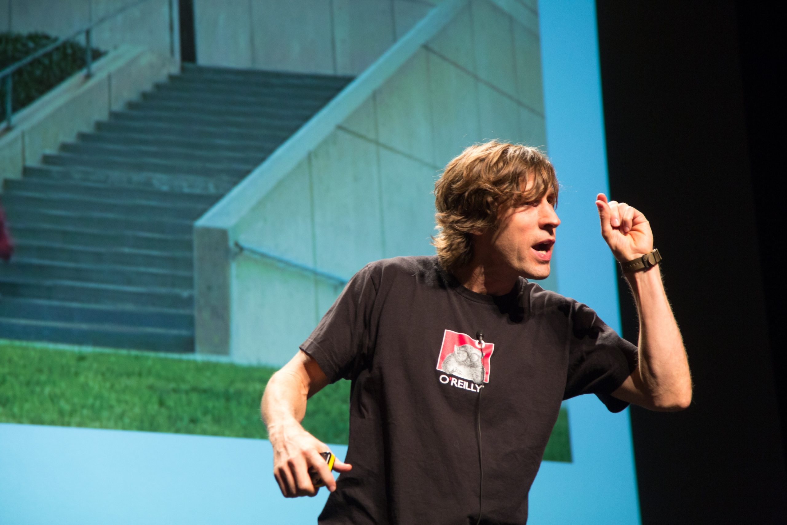 Rodney Mullen sur la scène de PopTech à Camden, dans le Maine, pendant son talk Getting Back Up en octobre 2013