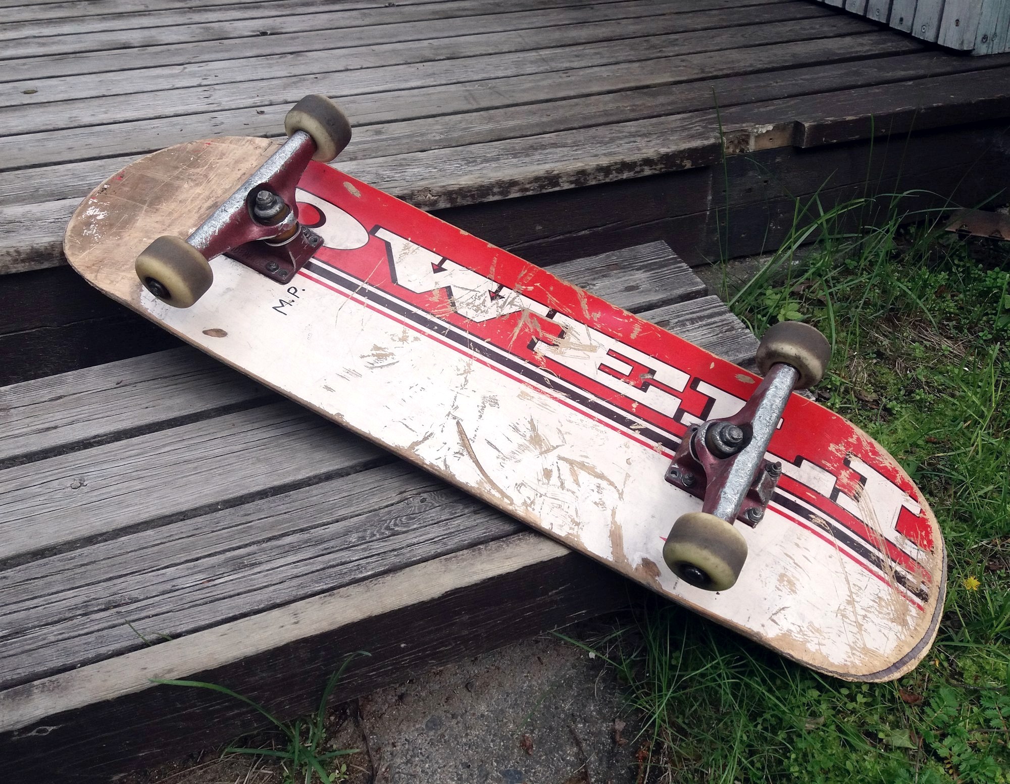 Ton skate fait un bruit bizarre : diagnostic en 5 points, tu répares ou tu rachètes ?