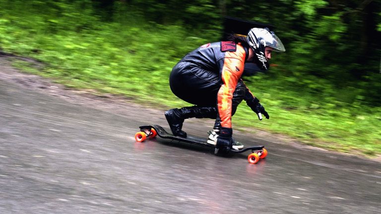 Skater sous la pluie : ce que ça détruit vraiment sur ta planche