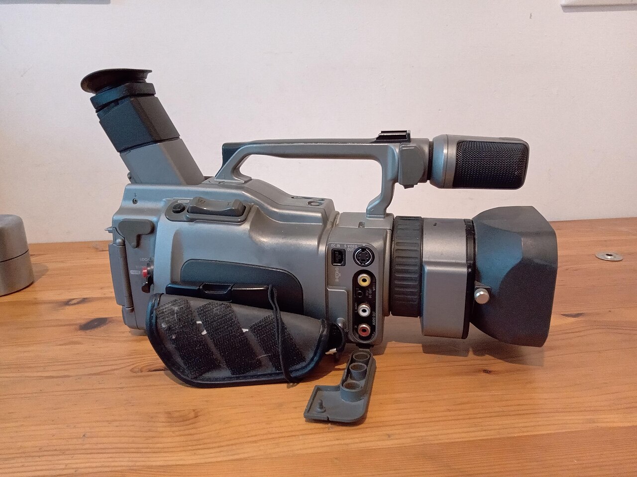 Caméra Sony DCR-VX1000, l’outil des vidéos de skate de rue de la fin des années 90