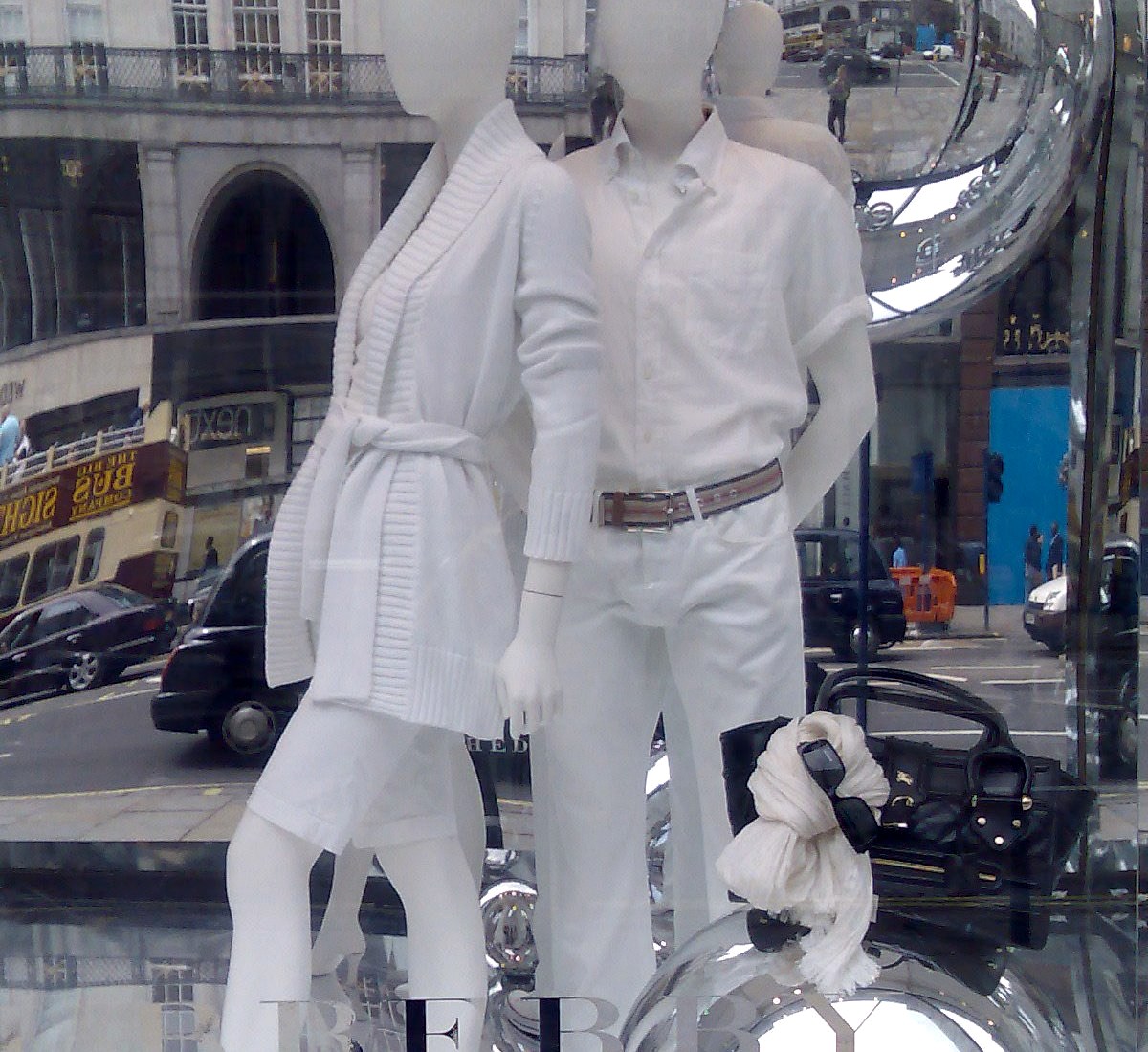 Vitrine Burberry sur Regent Street à Londres, la maison de mode pour laquelle Blondey McCoy a posé