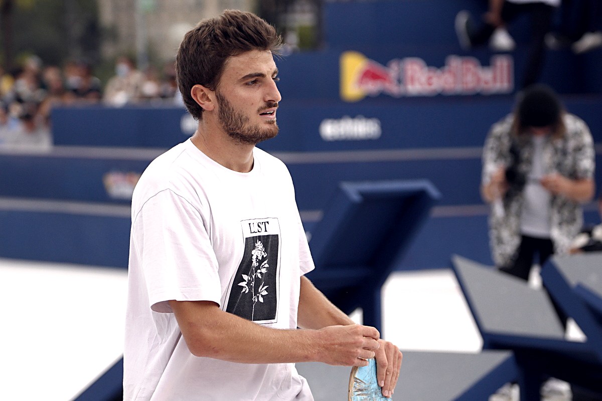 Vincent Milou, rival français d'Aurélien Giraud, planche en main au Red Bull Paris Conquest 2021