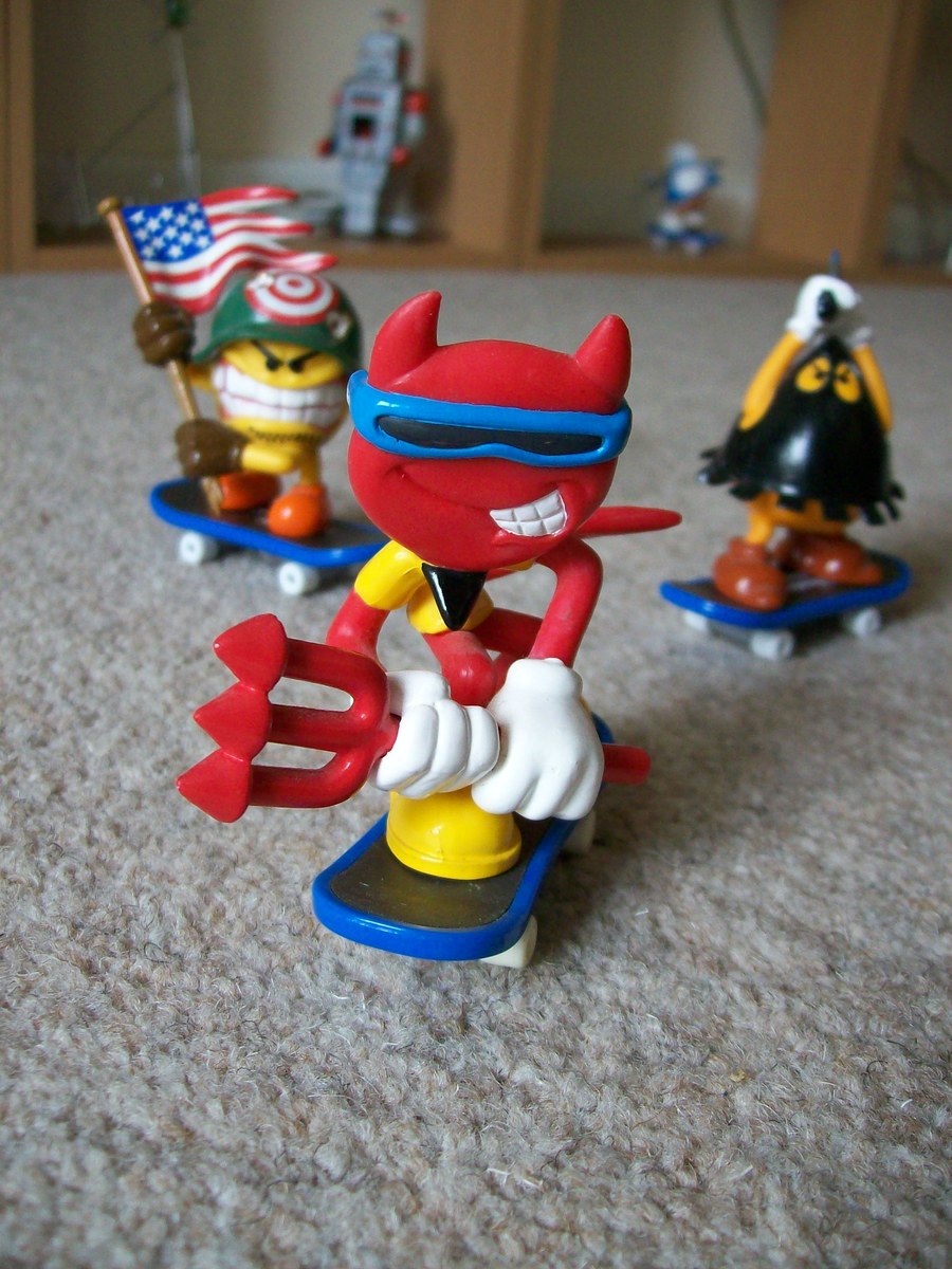 Figurines Devil Man et Flameboy de World Industries, la maison de Steve Rocco où Blind est née en 1989